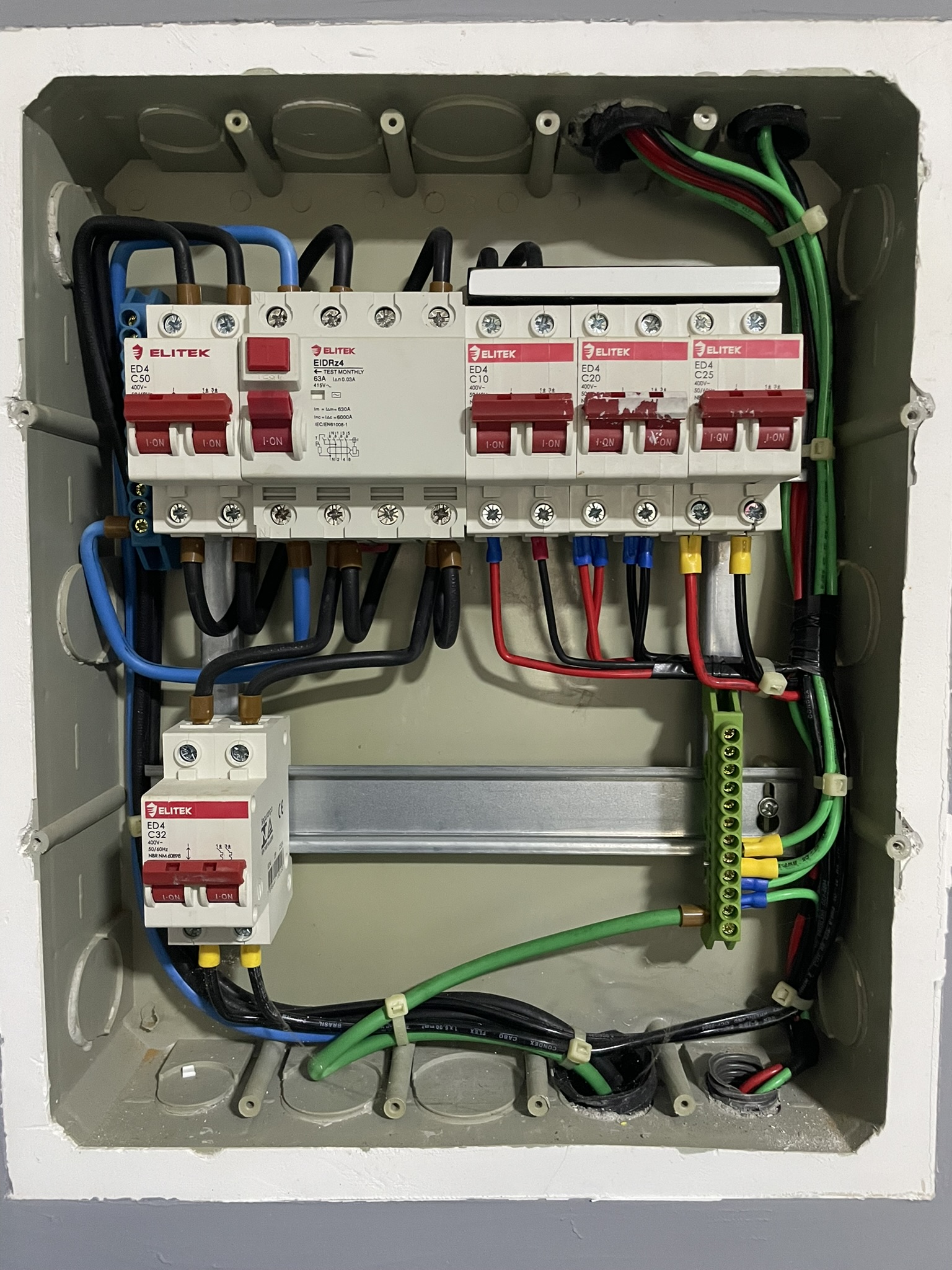 Quadro com DR e circuitos individualizados
